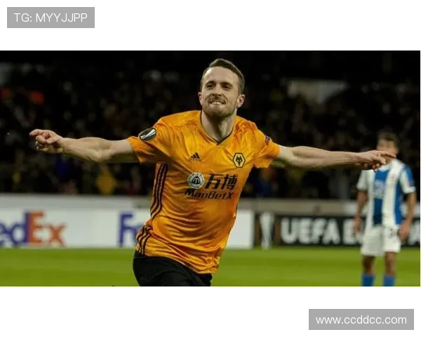 狼队红军球迷齐声纪念若塔18分钟与20分钟呼声